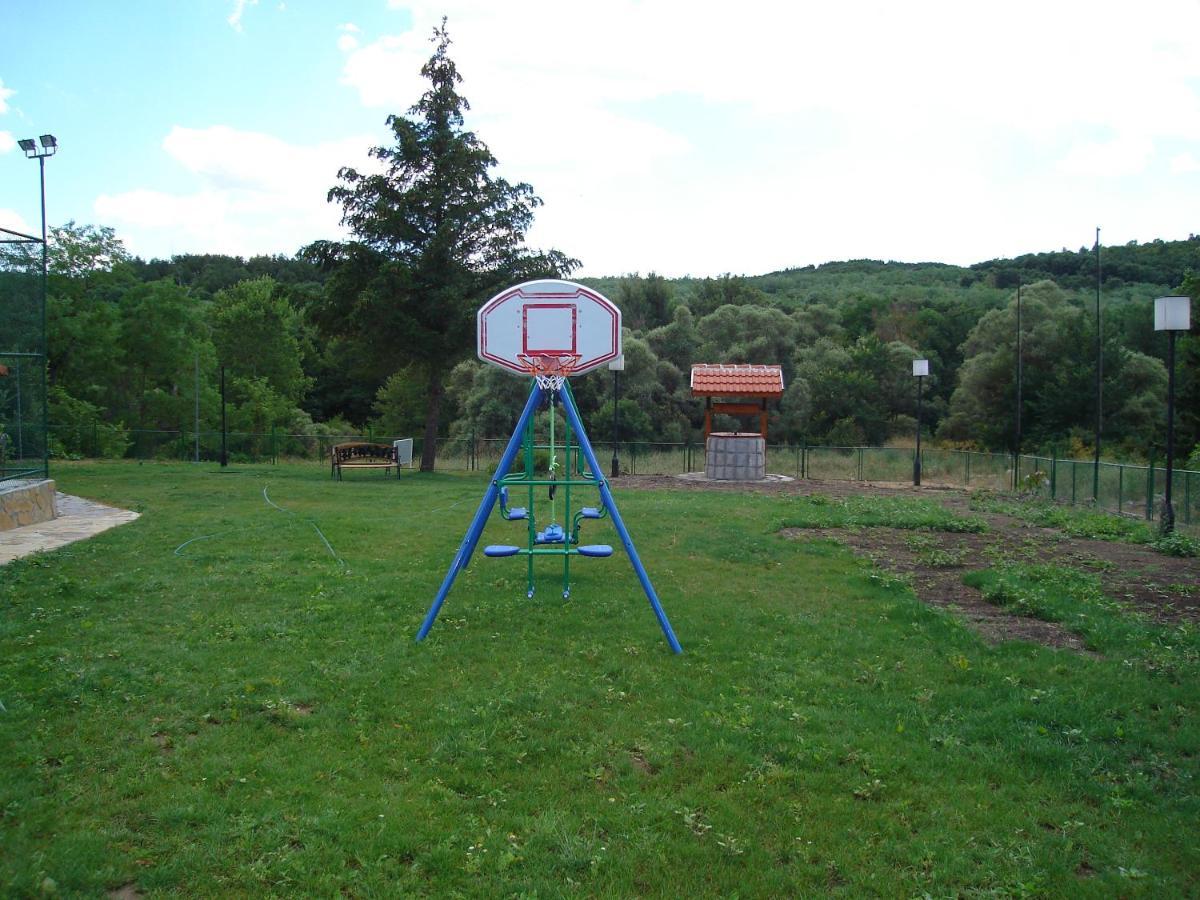Хотел Галина Палас Srem Exterior photo