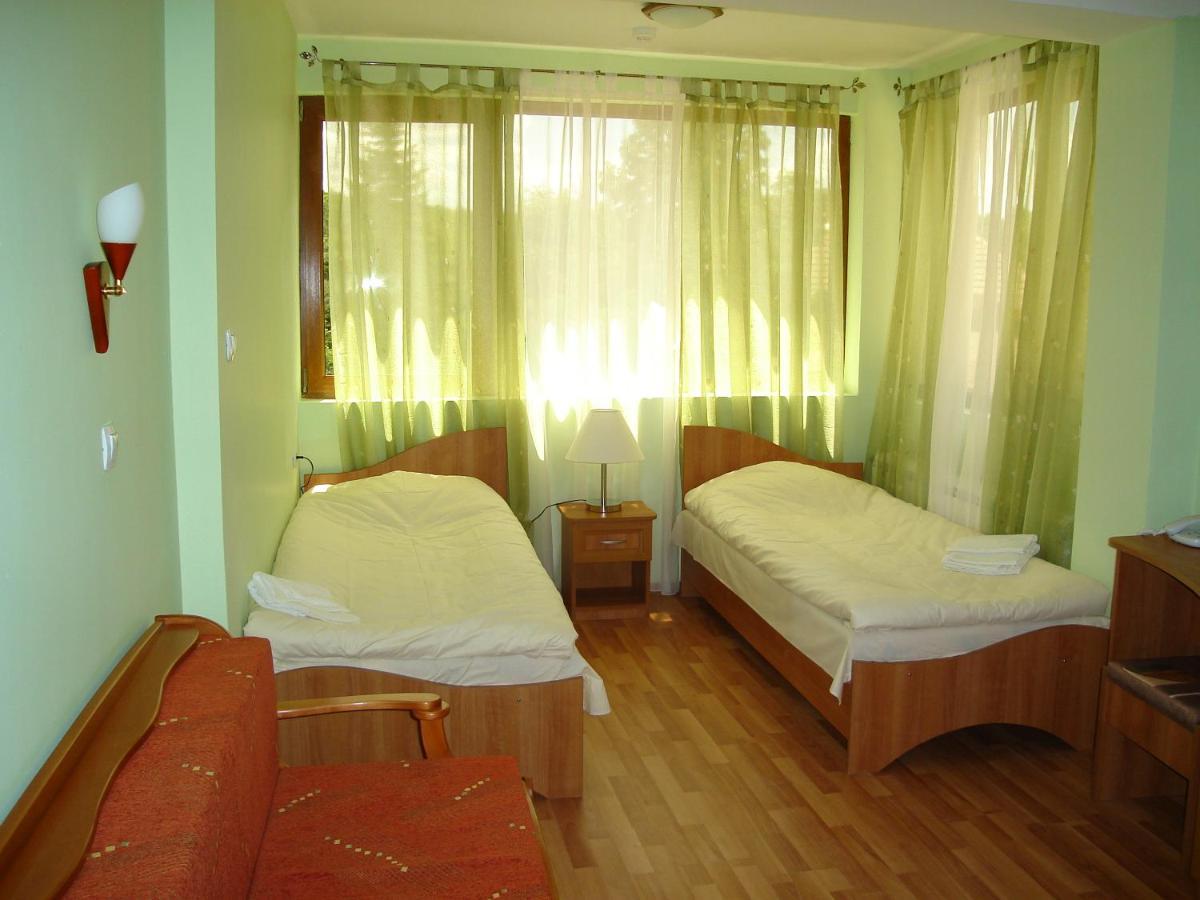 Хотел Галина Палас Srem Exterior photo