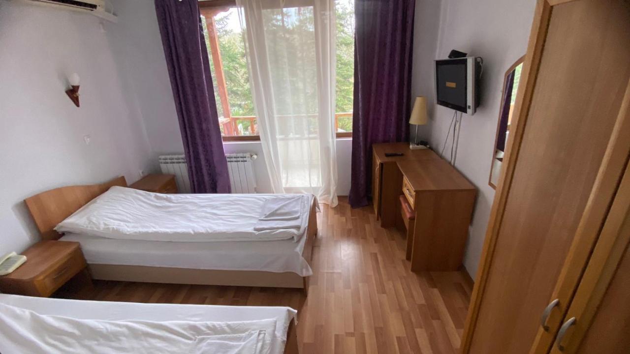 Хотел Галина Палас Srem Exterior photo