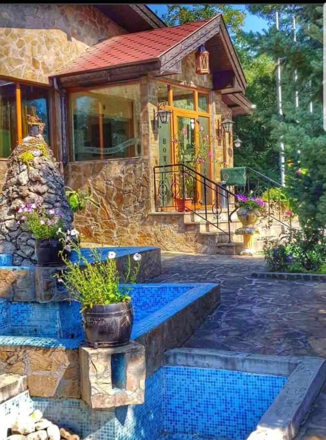 Хотел Галина Палас Srem Exterior photo