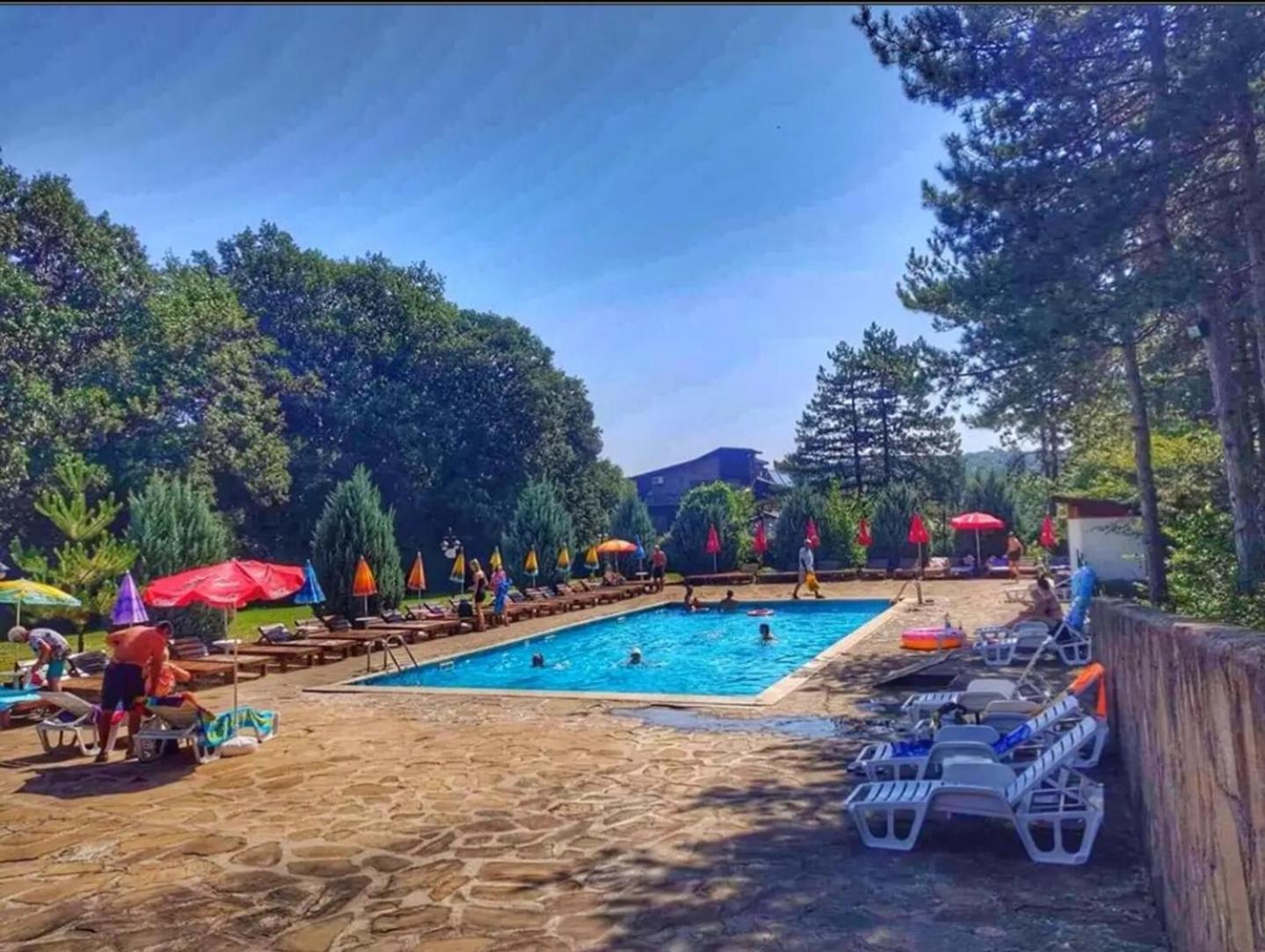 Хотел Галина Палас Srem Exterior photo